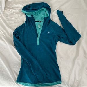 Women’s Nike Dri-Fit hooded running shirt | size S
